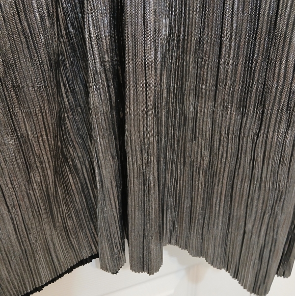 Ava & Viv Silver Metallic Midi Accordion Pleated Skirt - Picture 3 of 9